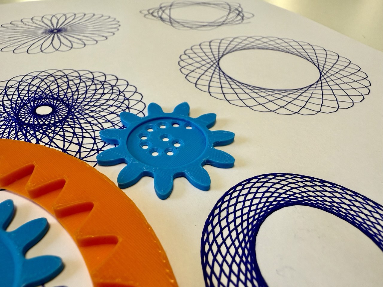 Drawing tool for geometric pattern drawing