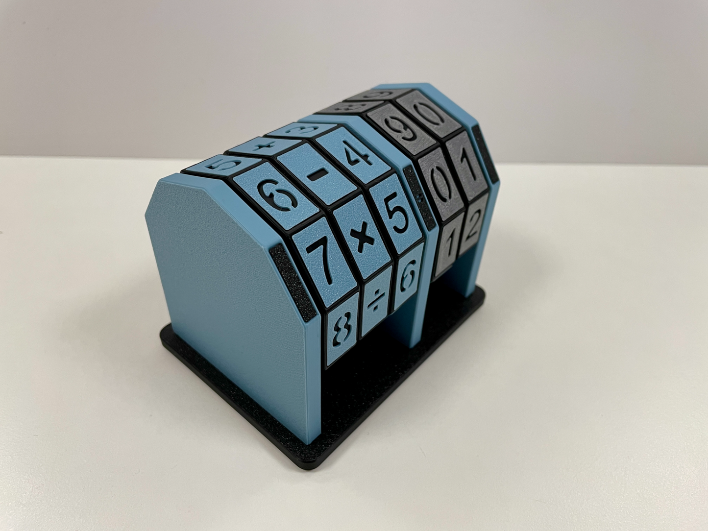 Math trainer (rotate for random tasks)