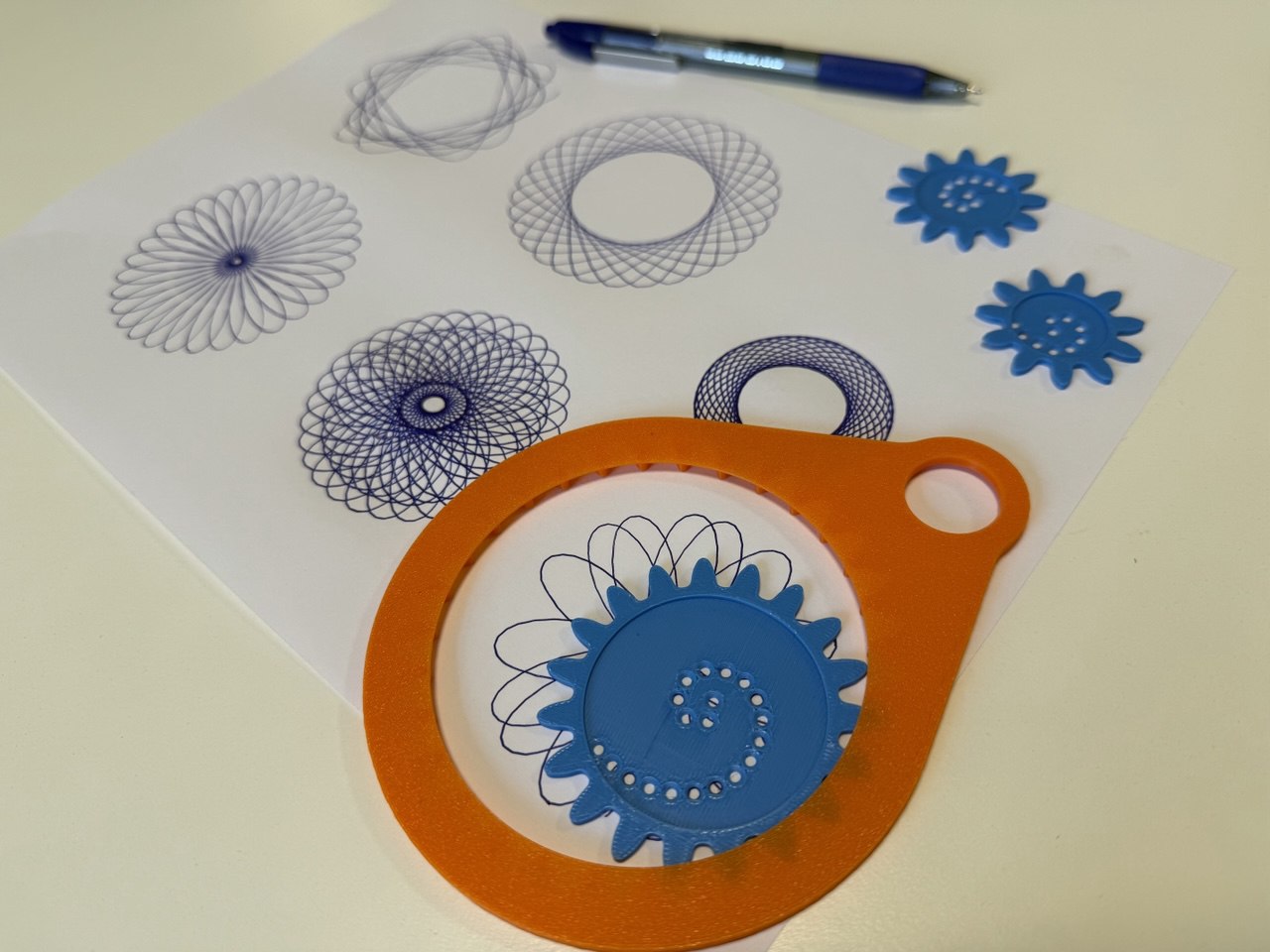 Drawing tool for geometric pattern drawing