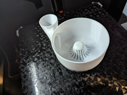 Automatic vegetable and fruit washer